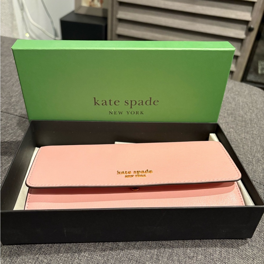Kate Spade Pink saffiano leather Wallet. Never been used.